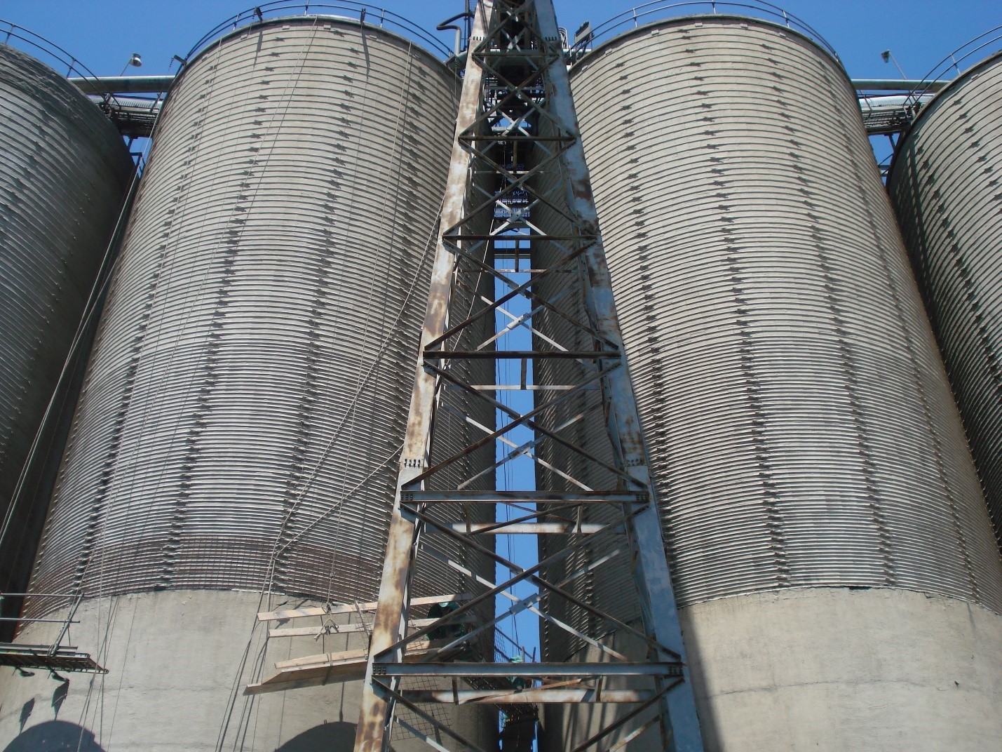 Silos for repair